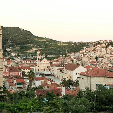 Jesliving Hvar - 2 Bedroom Elegant Apartment With Sea View In Historic Center Of Hvar Town Extérieur photo