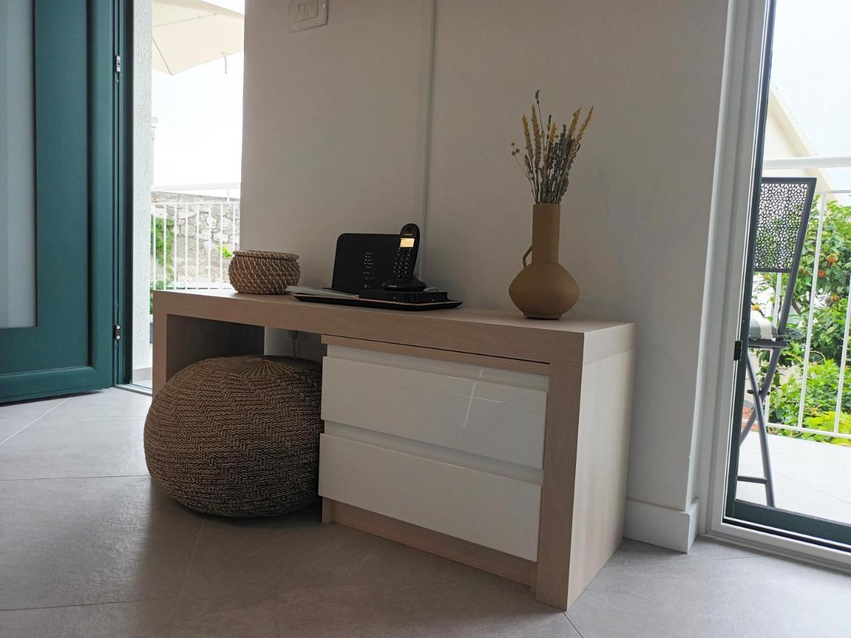 Jesliving Hvar - 2 Bedroom Elegant Apartment With Sea View In Historic Center Of Hvar Town Extérieur photo
