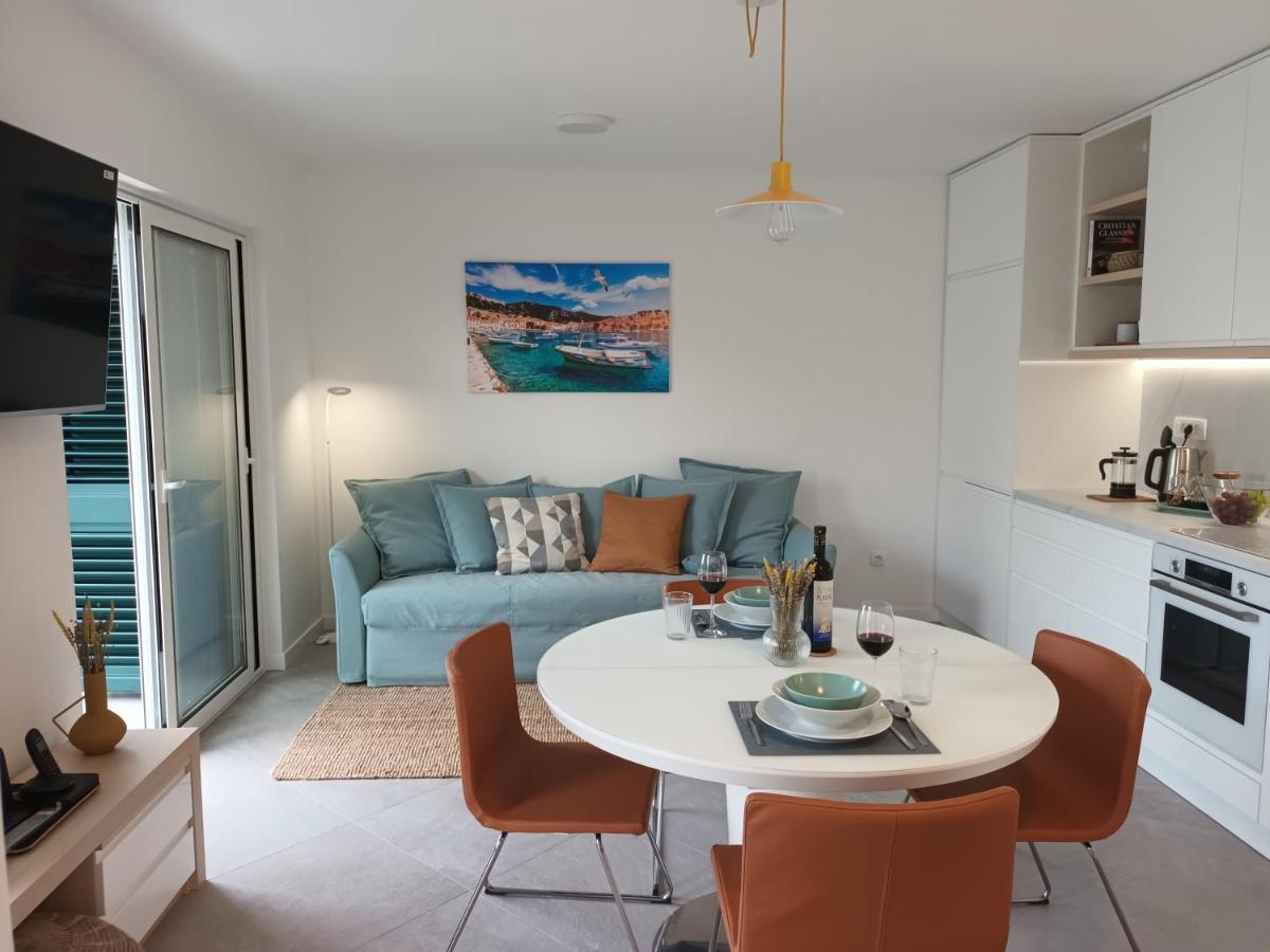 Jesliving Hvar - 2 Bedroom Elegant Apartment With Sea View In Historic Center Of Hvar Town Extérieur photo