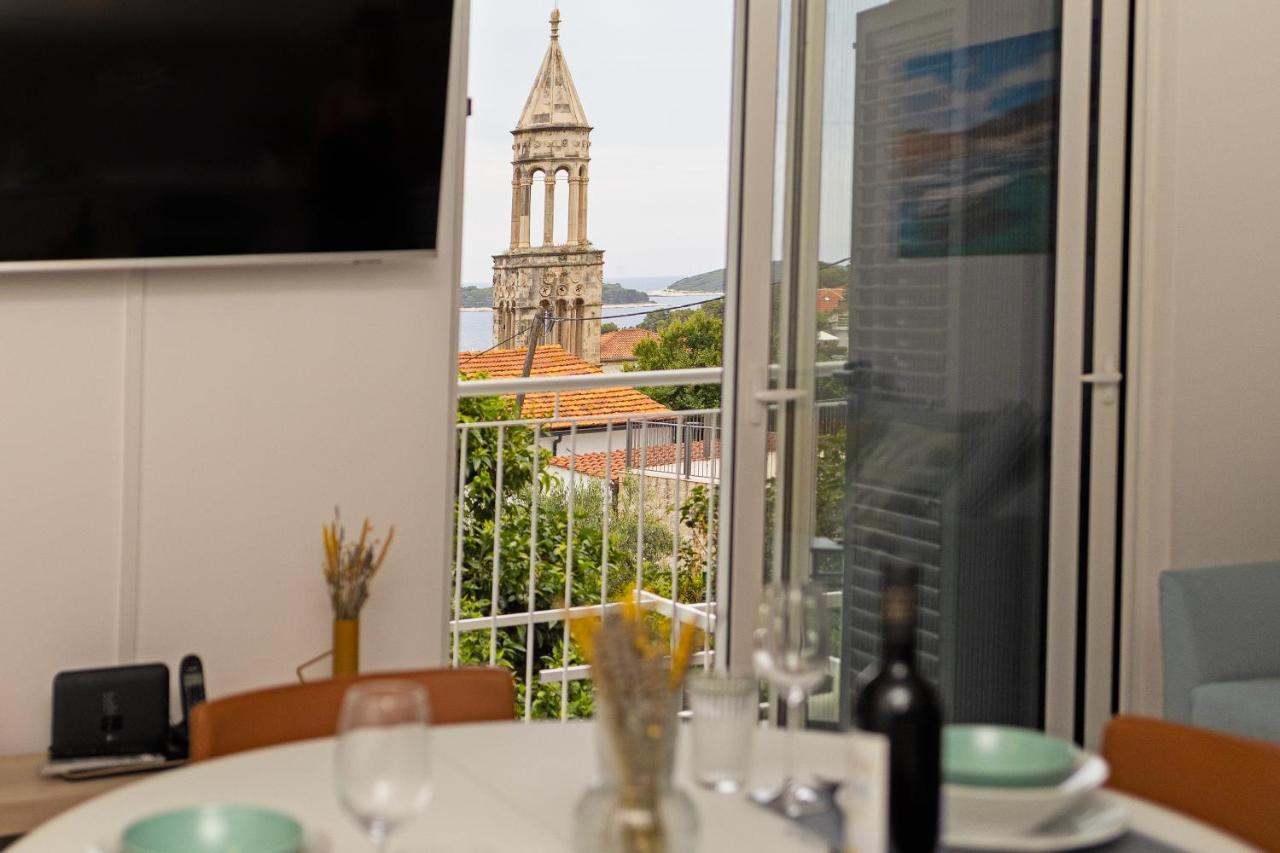 Jesliving Hvar - 2 Bedroom Elegant Apartment With Sea View In Historic Center Of Hvar Town Extérieur photo