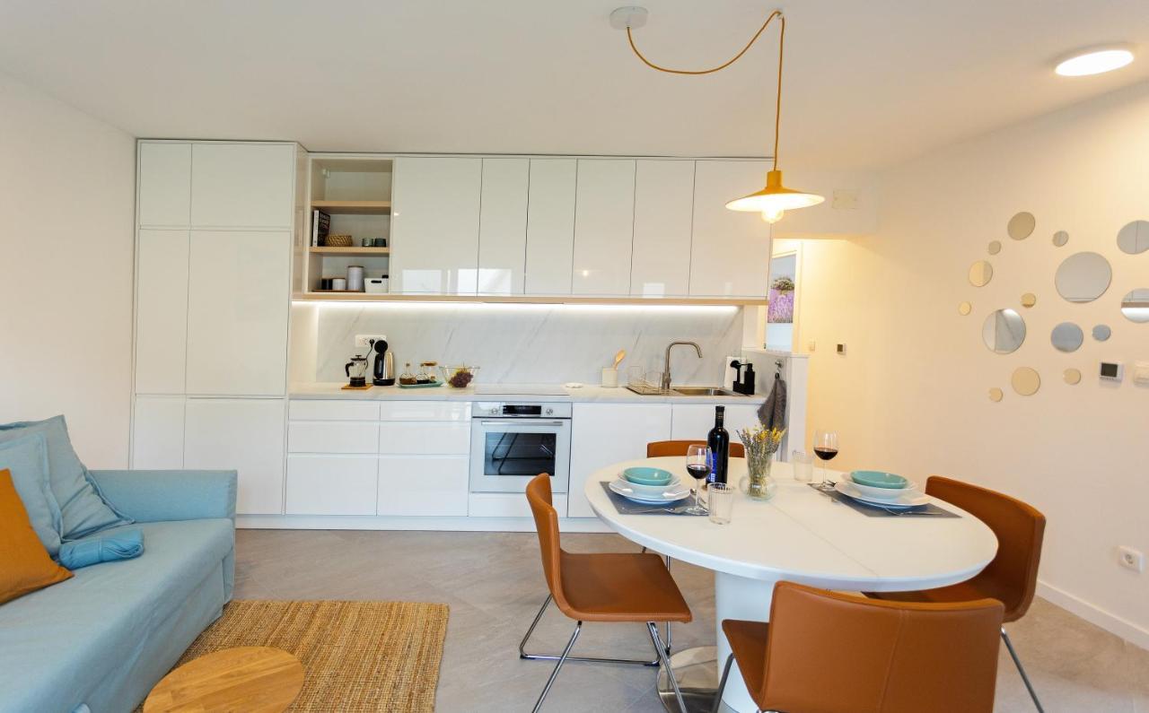 Jesliving Hvar - 2 Bedroom Elegant Apartment With Sea View In Historic Center Of Hvar Town Extérieur photo