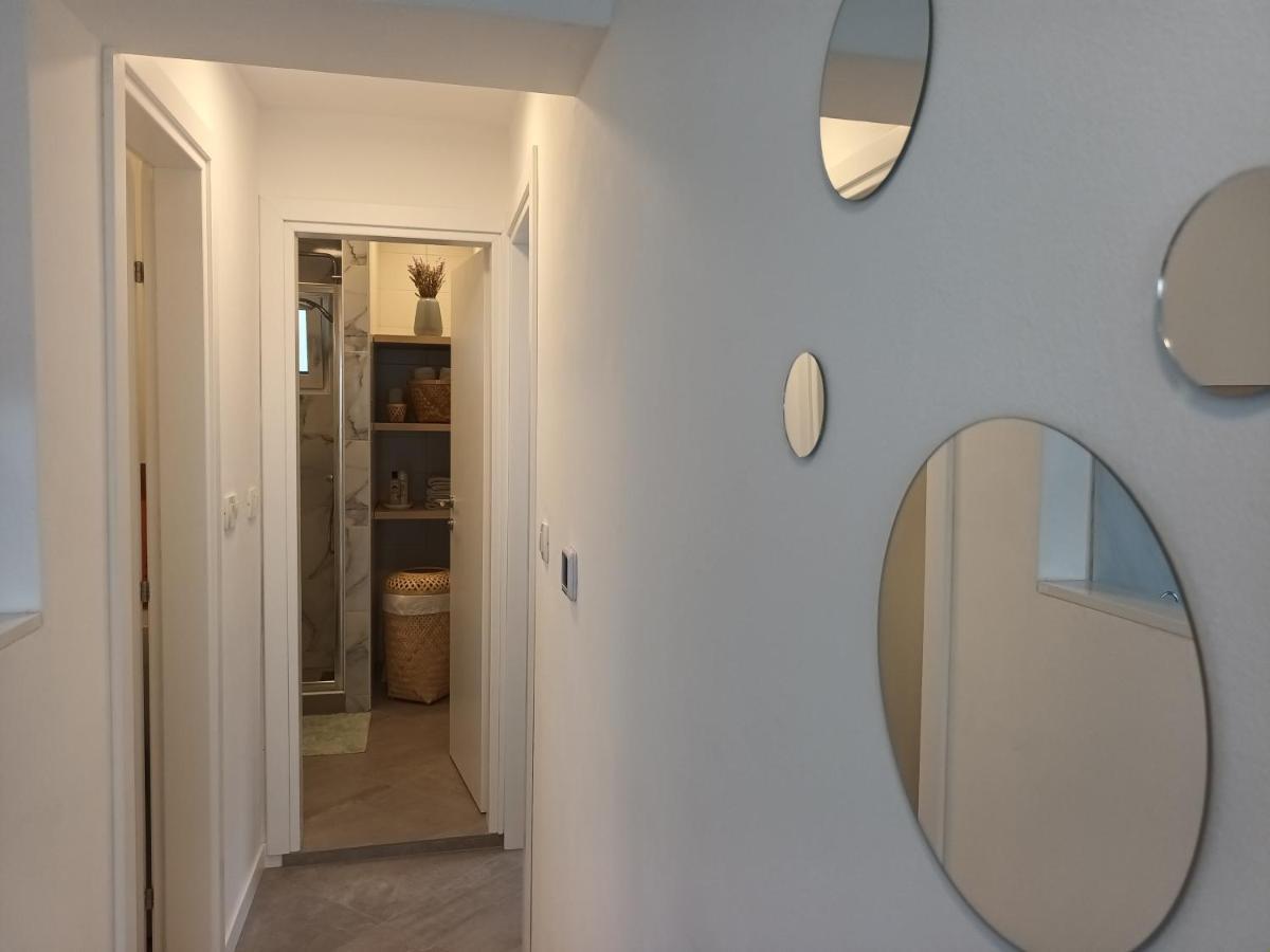 Jesliving Hvar - 2 Bedroom Elegant Apartment With Sea View In Historic Center Of Hvar Town Extérieur photo