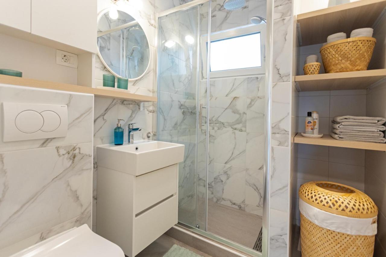Jesliving Hvar - 2 Bedroom Elegant Apartment With Sea View In Historic Center Of Hvar Town Extérieur photo
