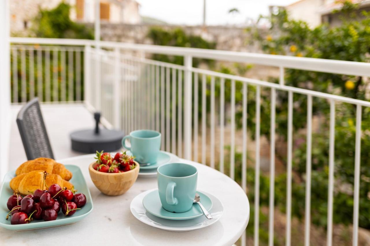 Jesliving Hvar - 2 Bedroom Elegant Apartment With Sea View In Historic Center Of Hvar Town Extérieur photo