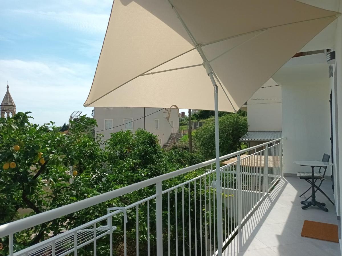 Jesliving Hvar - 2 Bedroom Elegant Apartment With Sea View In Historic Center Of Hvar Town Extérieur photo