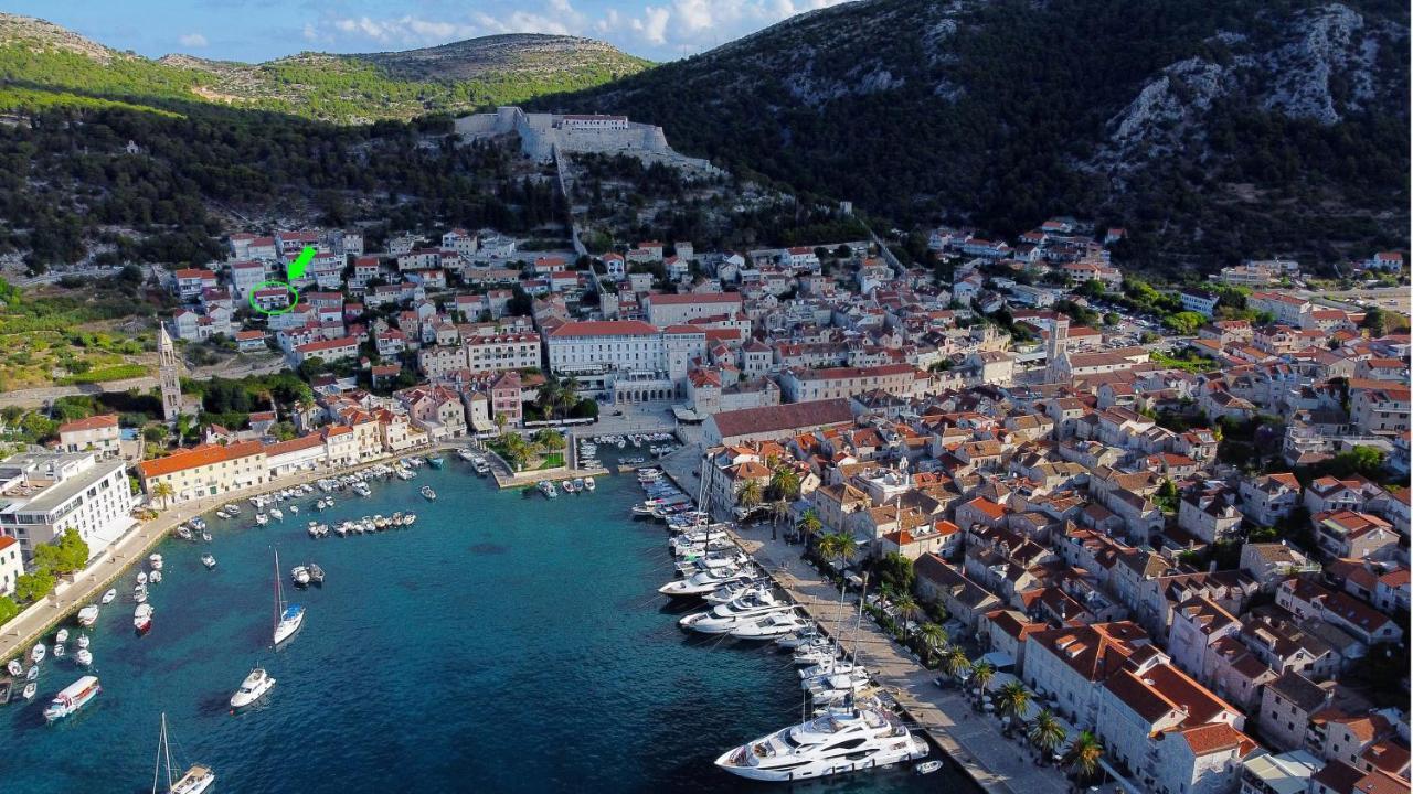 Jesliving Hvar - 2 Bedroom Elegant Apartment With Sea View In Historic Center Of Hvar Town Extérieur photo