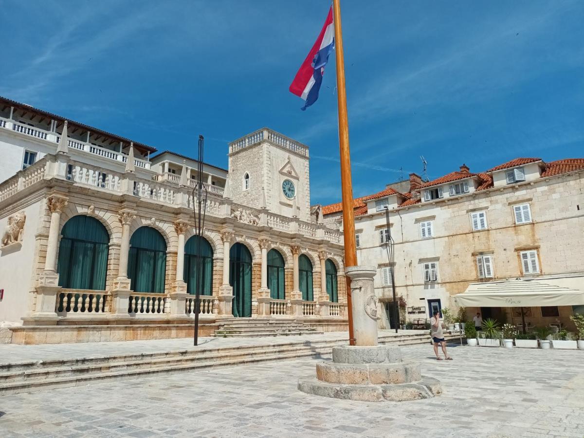 Jesliving Hvar - 2 Bedroom Elegant Apartment With Sea View In Historic Center Of Hvar Town Extérieur photo