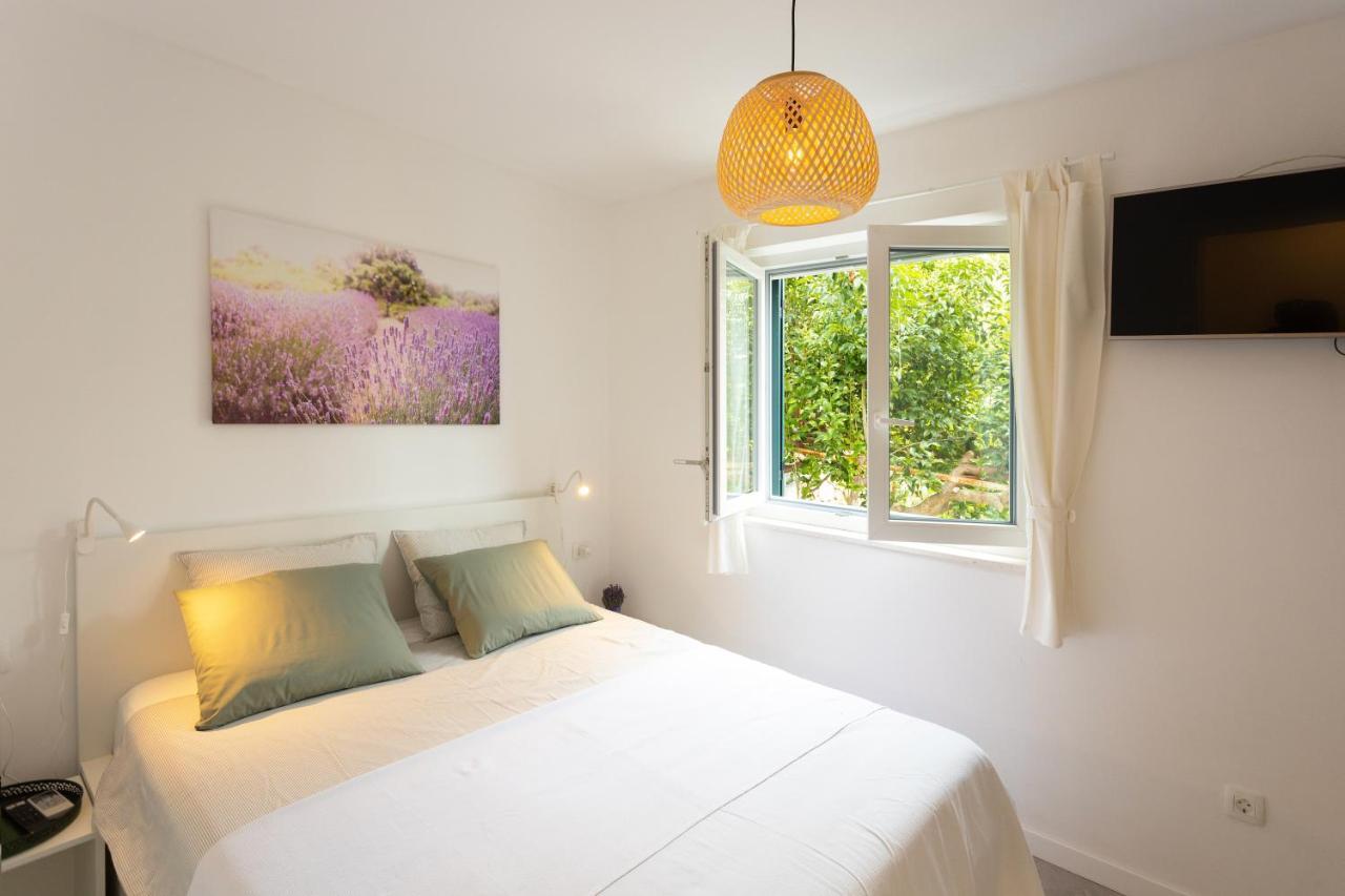 Jesliving Hvar - 2 Bedroom Elegant Apartment With Sea View In Historic Center Of Hvar Town Extérieur photo