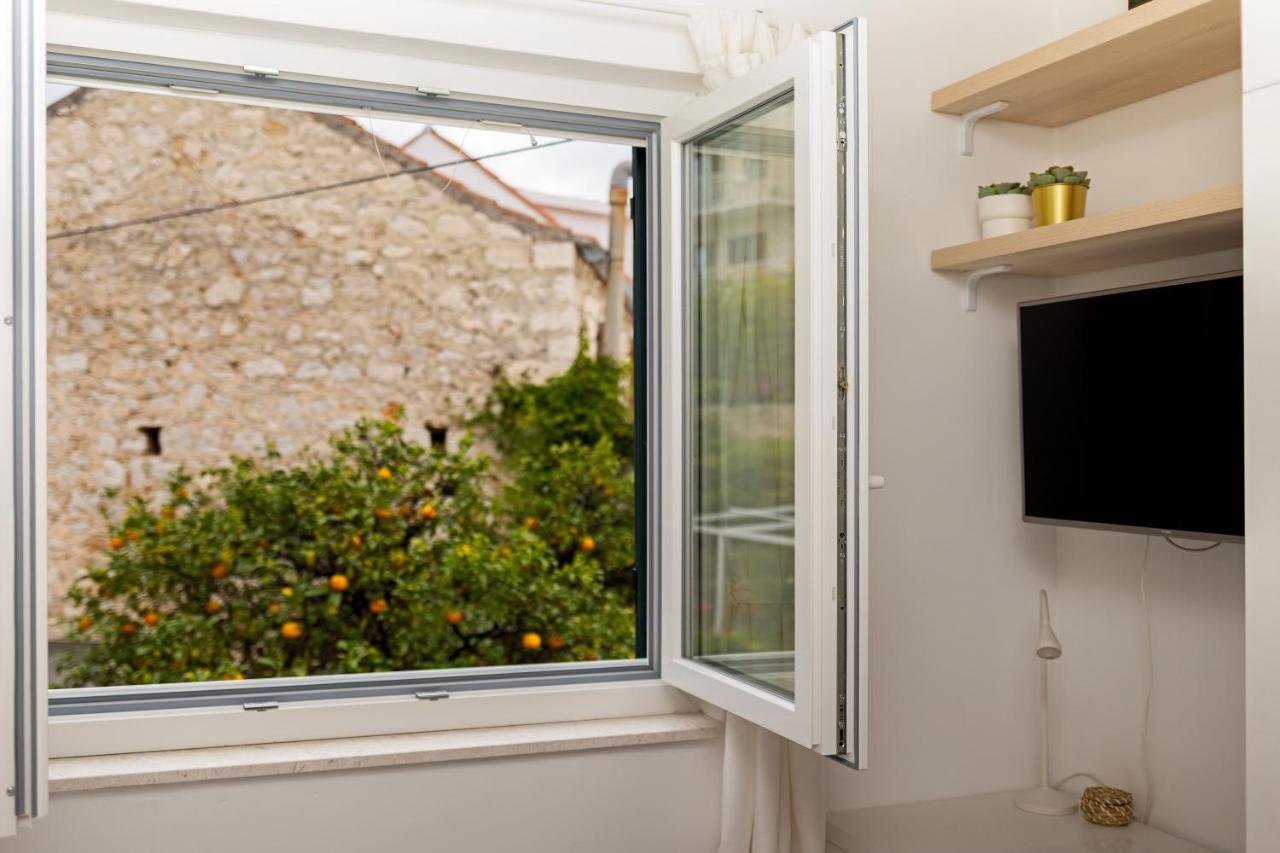Jesliving Hvar - 2 Bedroom Elegant Apartment With Sea View In Historic Center Of Hvar Town Extérieur photo