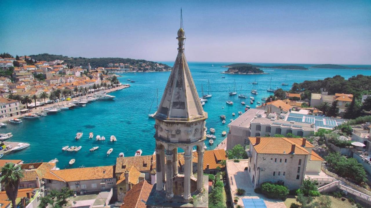 Jesliving Hvar - 2 Bedroom Elegant Apartment With Sea View In Historic Center Of Hvar Town Extérieur photo