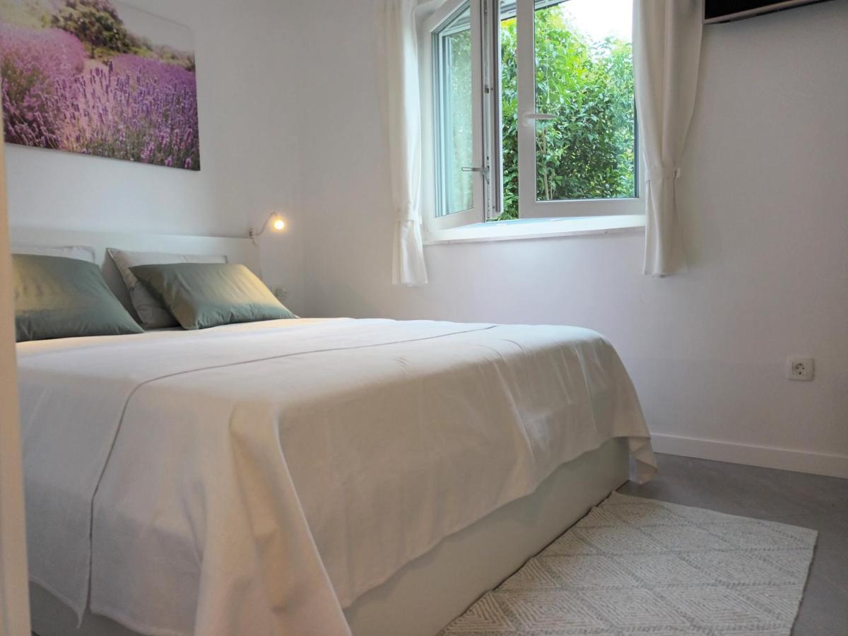 Jesliving Hvar - 2 Bedroom Elegant Apartment With Sea View In Historic Center Of Hvar Town Extérieur photo