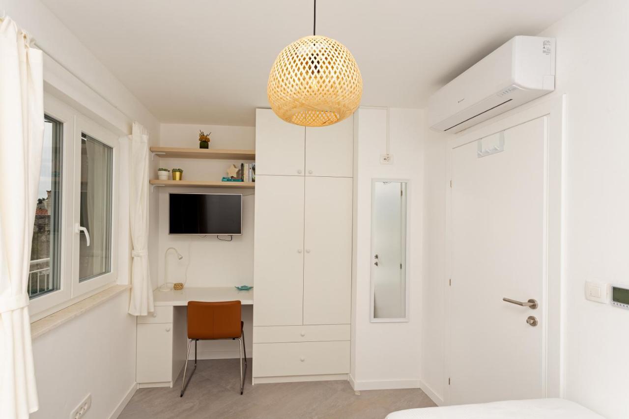 Jesliving Hvar - 2 Bedroom Elegant Apartment With Sea View In Historic Center Of Hvar Town Extérieur photo