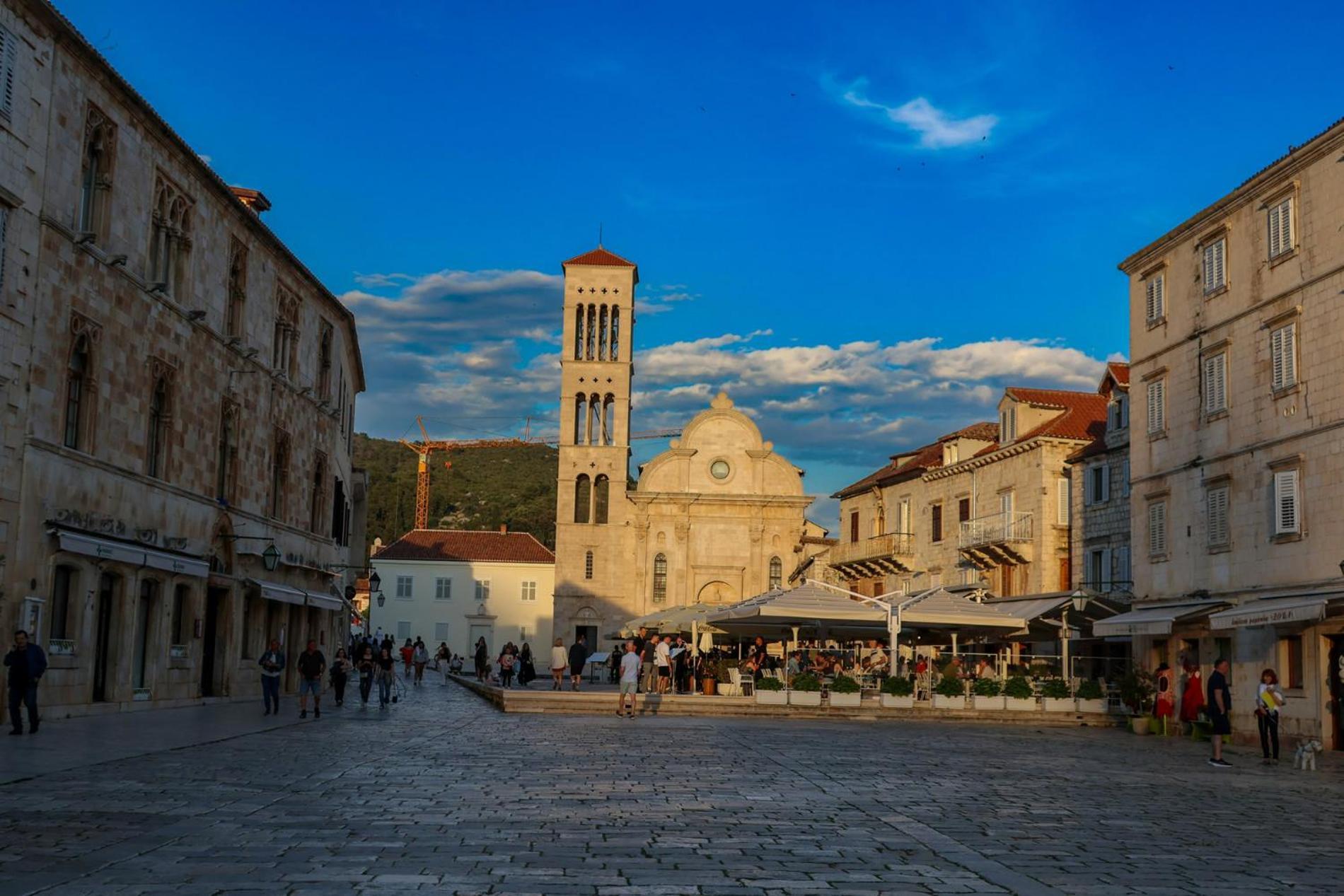 Jesliving Hvar - 2 Bedroom Elegant Apartment With Sea View In Historic Center Of Hvar Town Extérieur photo